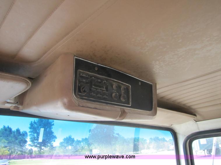 image for item 5292 1993 Ford LTL9000 truck