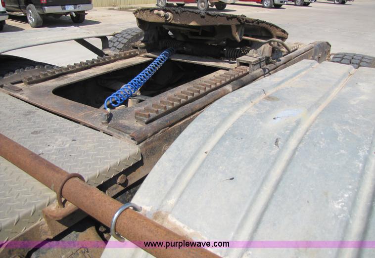 image for item 5292 1993 Ford LTL9000 truck