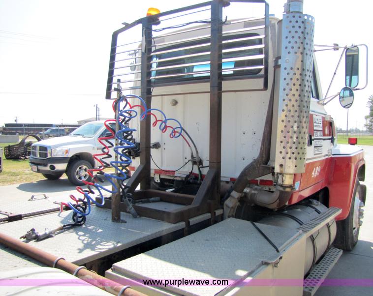 image for item 5292 1993 Ford LTL9000 truck