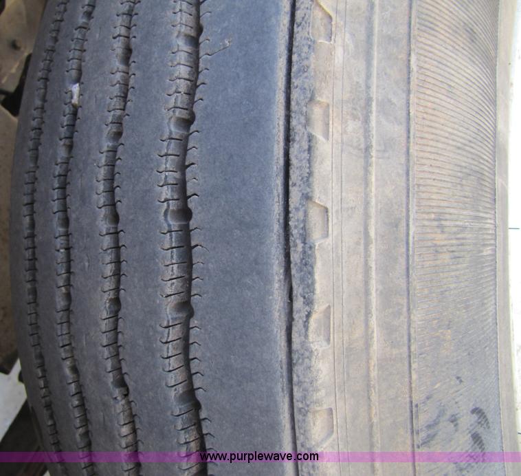 image for item 5292 1993 Ford LTL9000 truck