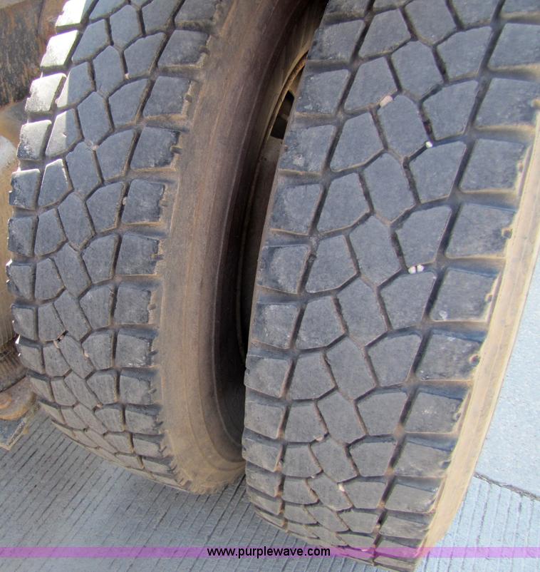 image for item 5292 1993 Ford LTL9000 truck