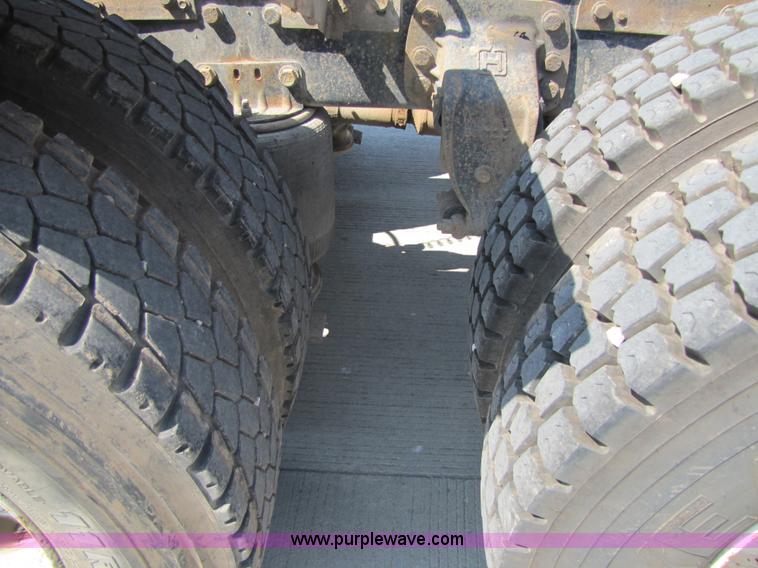 image for item 5292 1993 Ford LTL9000 truck