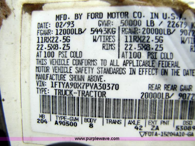 image for item 5292 1993 Ford LTL9000 truck