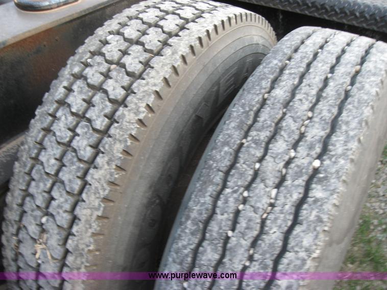 image for item 5567 1984 Talbert 39' lowboy trailer