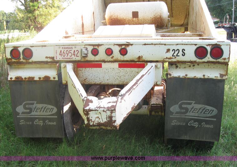image for item 5568 1990 Ranco 42' bottom dump trailer