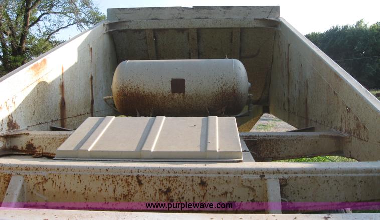 image for item 5568 1990 Ranco 42' bottom dump trailer