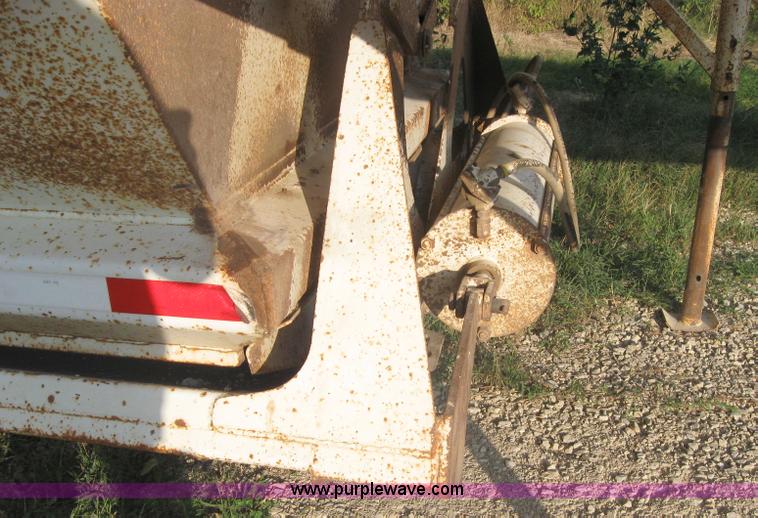 image for item 5568 1990 Ranco 42' bottom dump trailer