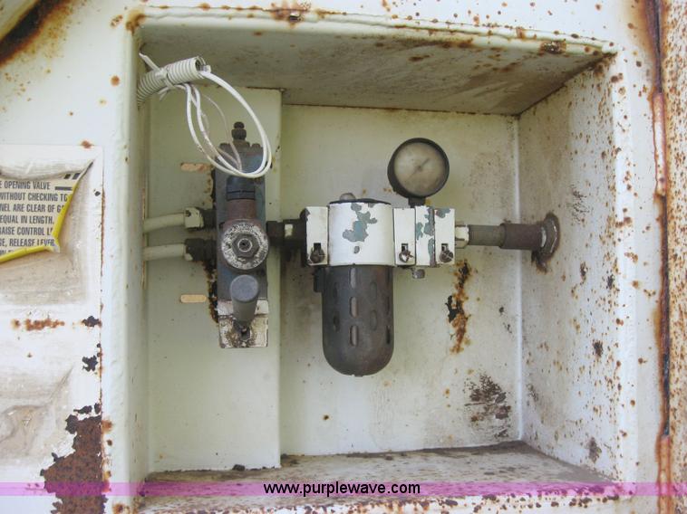 image for item 5568 1990 Ranco 42' bottom dump trailer