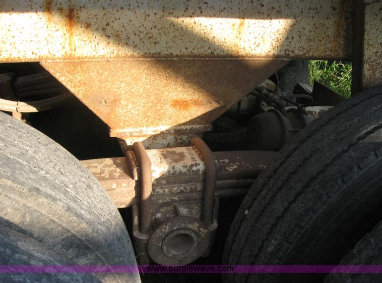 image for item 5568 1990 Ranco 42' bottom dump trailer