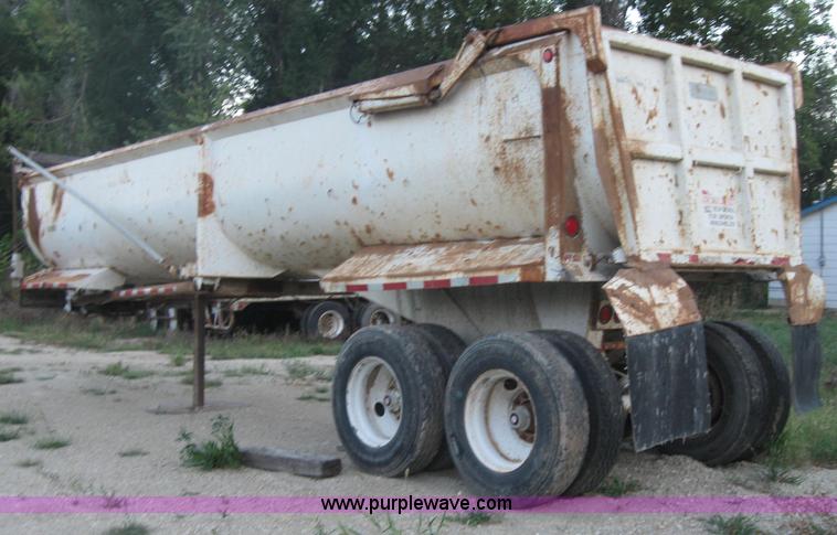 image for item 5569 1996 Reliant 31' end dump trailer