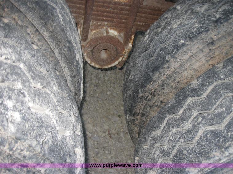 image for item 5569 1996 Reliant 31' end dump trailer