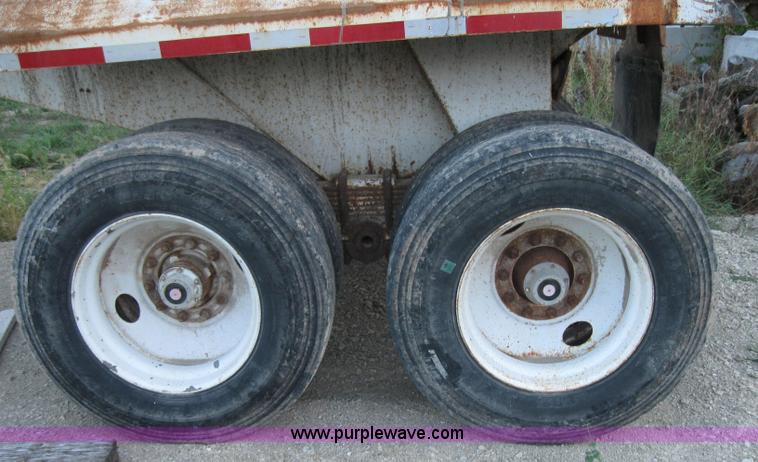 image for item 5569 1996 Reliant 31' end dump trailer