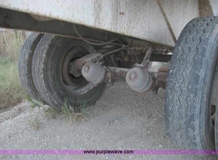 image for item 5569 1996 Reliant 31' end dump trailer