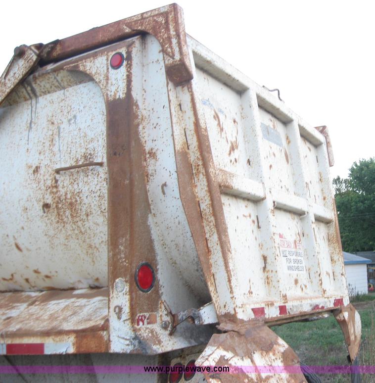 image for item 5569 1996 Reliant 31' end dump trailer