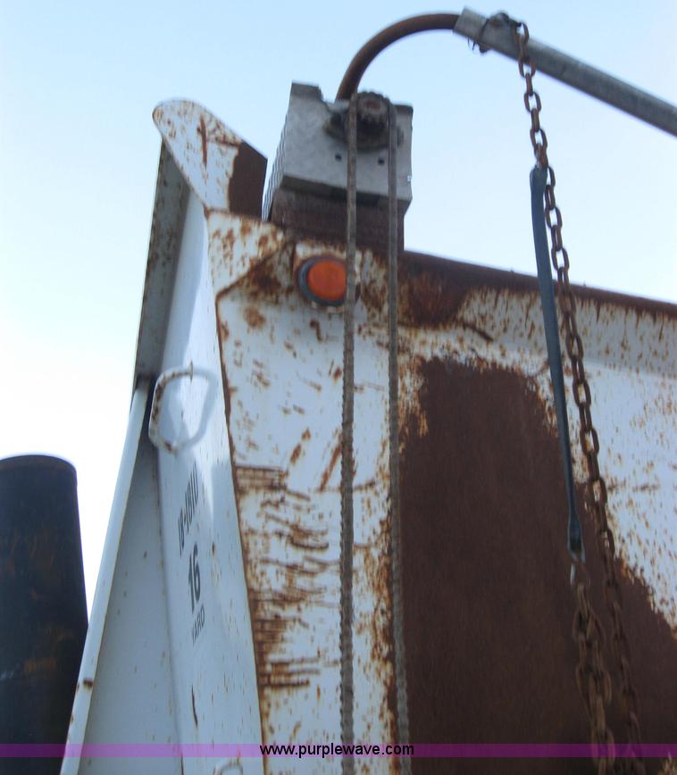 image for item 5569 1996 Reliant 31' end dump trailer