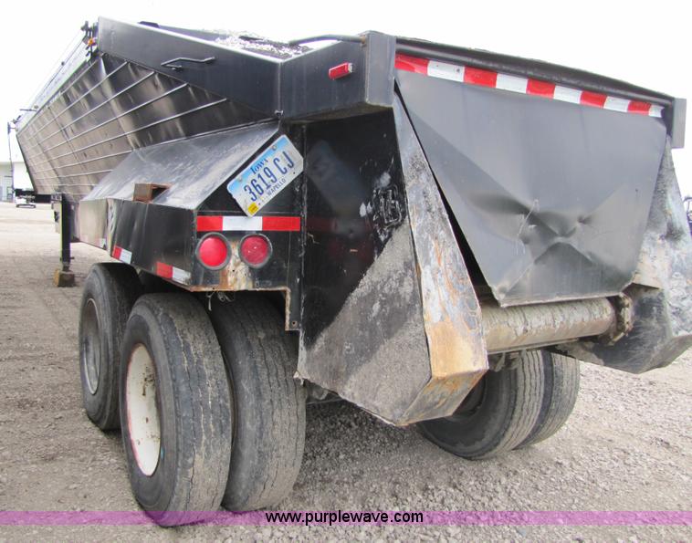 image for item 5813 1988 Flowboy 40' trailer
