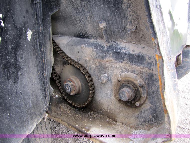 image for item 5813 1988 Flowboy 40' trailer