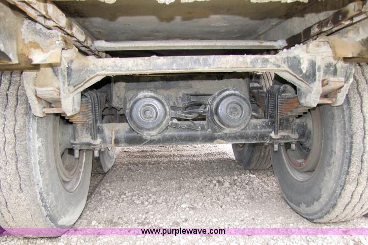 image for item 5813 1988 Flowboy 40' trailer