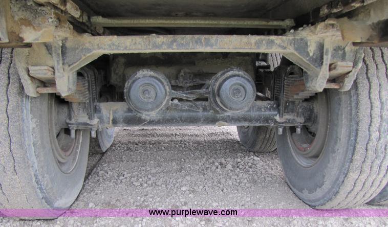 image for item 5813 1988 Flowboy 40' trailer