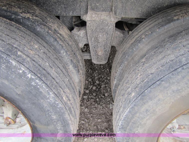 image for item 5813 1988 Flowboy 40' trailer