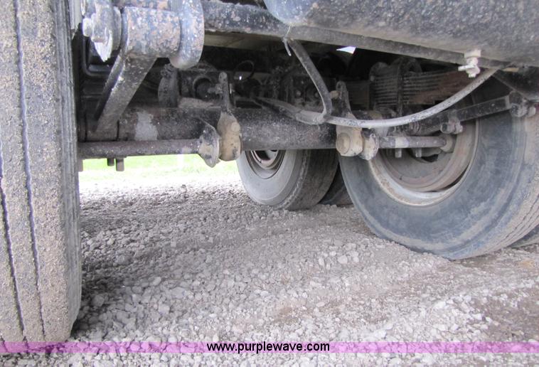 image for item 5813 1988 Flowboy 40' trailer