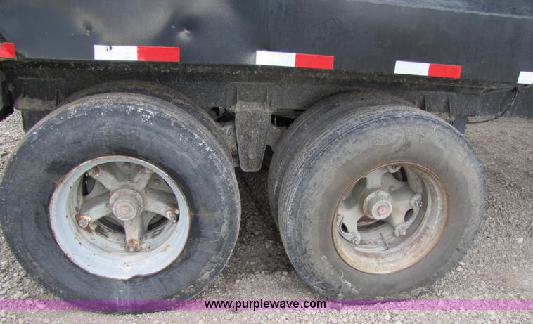 image for item 5813 1988 Flowboy 40' trailer