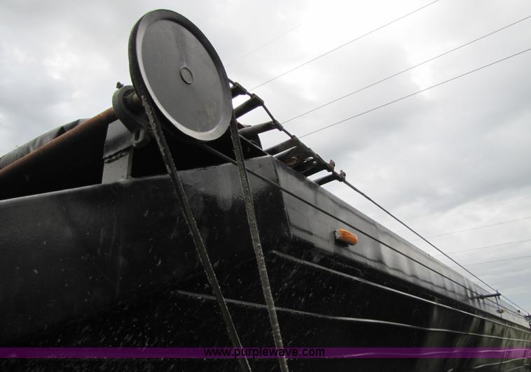 image for item 5813 1988 Flowboy 40' trailer