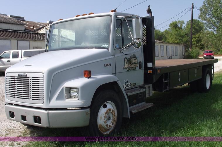 image for item 5821 1995 Freightliner FL70  truck with 20' bed