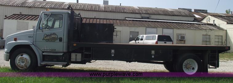 image for item 5821 1995 Freightliner FL70  truck with 20' bed