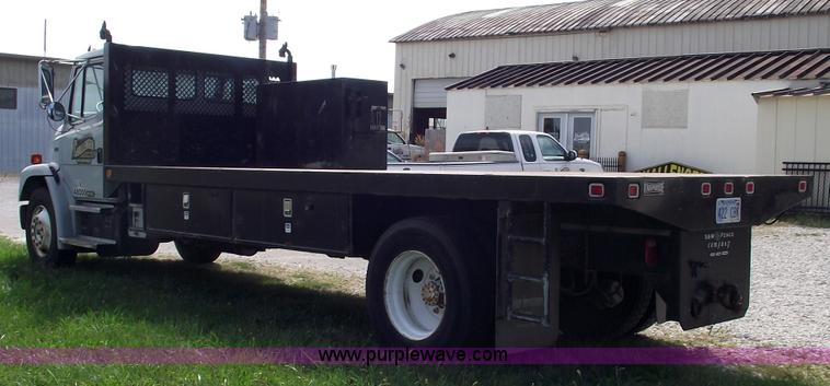 image for item 5821 1995 Freightliner FL70  truck with 20' bed
