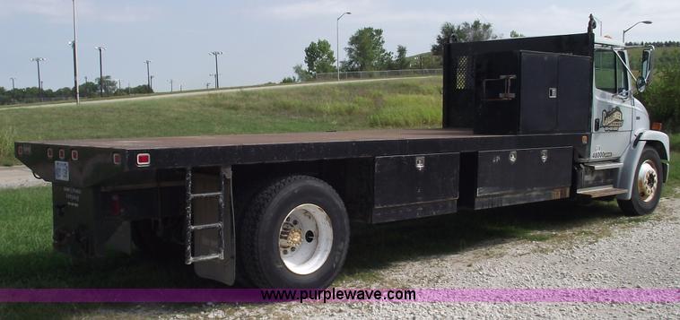 image for item 5821 1995 Freightliner FL70  truck with 20' bed