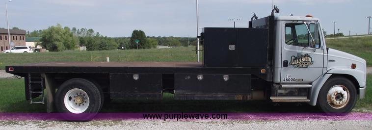 image for item 5821 1995 Freightliner FL70  truck with 20' bed