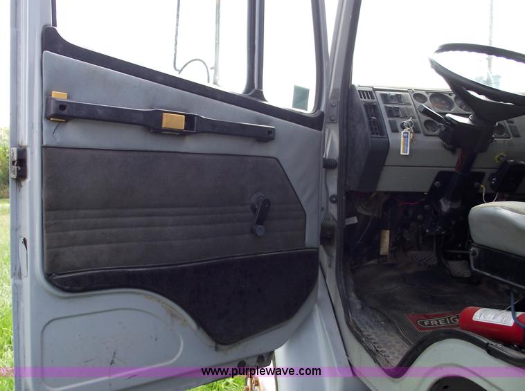 image for item 5821 1995 Freightliner FL70  truck with 20' bed