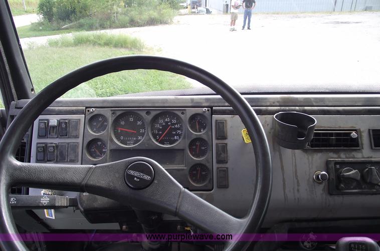 image for item 5821 1995 Freightliner FL70  truck with 20' bed