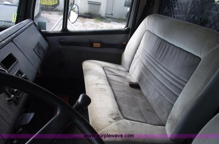 image for item 5821 1995 Freightliner FL70  truck with 20' bed