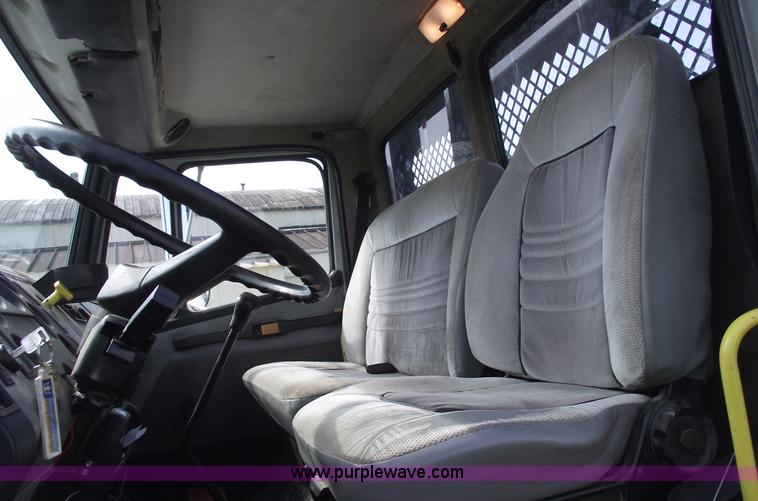 image for item 5821 1995 Freightliner FL70  truck with 20' bed