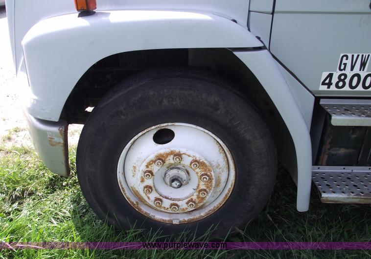 image for item 5821 1995 Freightliner FL70  truck with 20' bed