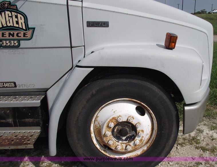 image for item 5821 1995 Freightliner FL70  truck with 20' bed