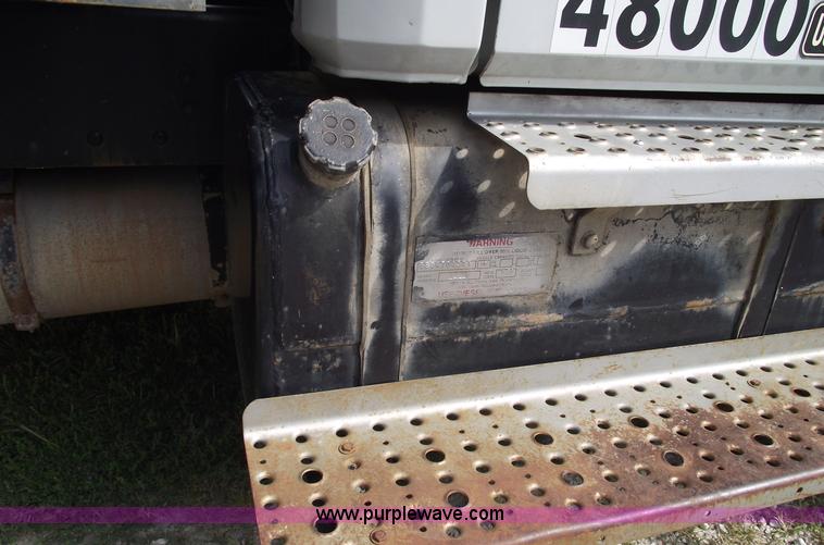 image for item 5821 1995 Freightliner FL70  truck with 20' bed