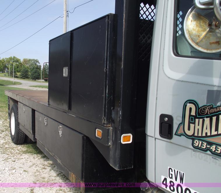 image for item 5821 1995 Freightliner FL70  truck with 20' bed