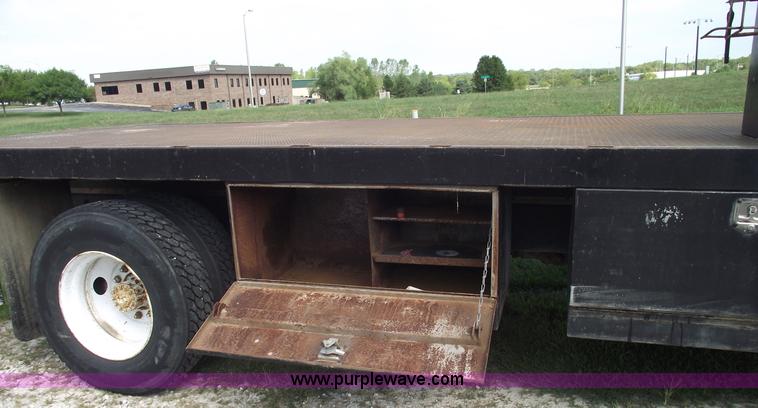 image for item 5821 1995 Freightliner FL70  truck with 20' bed