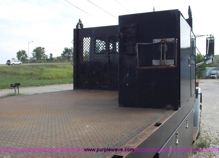 image for item 5821 1995 Freightliner FL70  truck with 20' bed