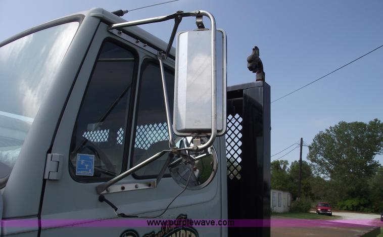 image for item 5821 1995 Freightliner FL70  truck with 20' bed