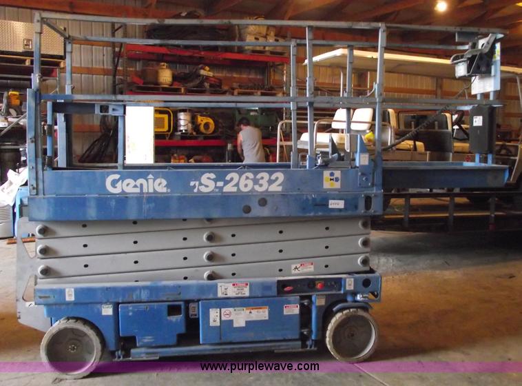 image for item 5843 2004 Genie GS-2632 scissor lift