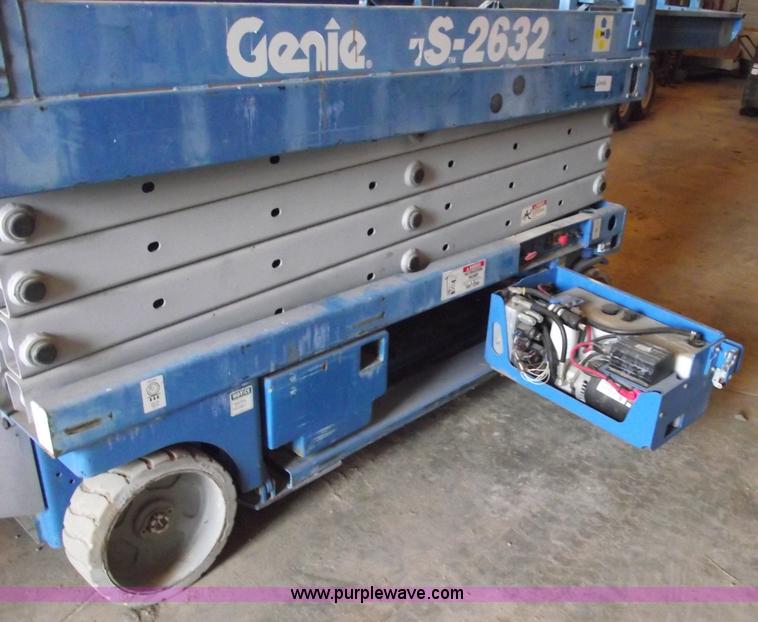 image for item 5843 2004 Genie GS-2632 scissor lift