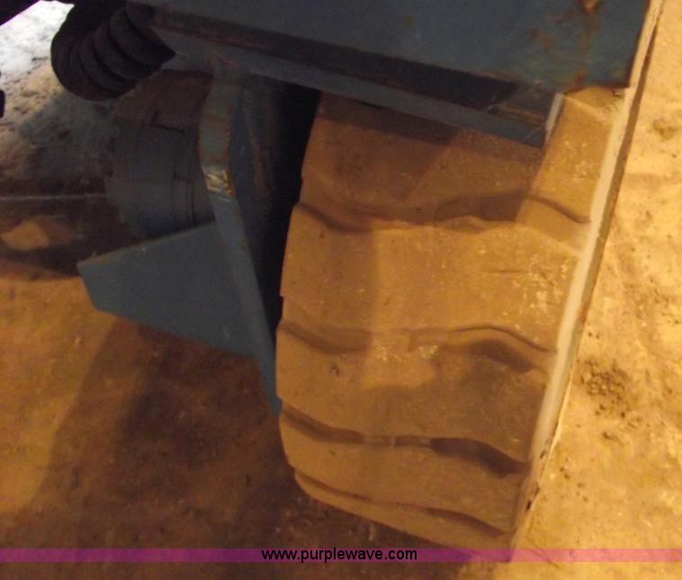 image for item 5843 2004 Genie GS-2632 scissor lift