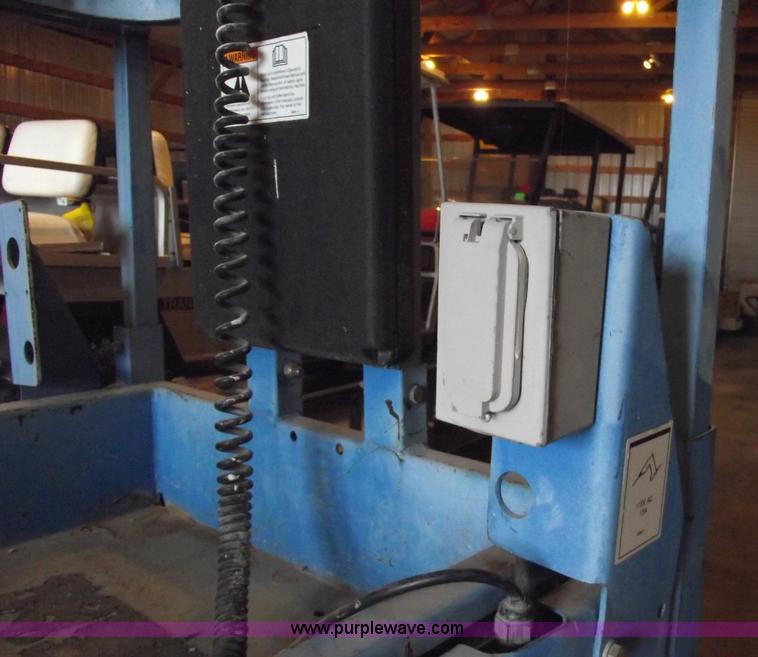 image for item 5843 2004 Genie GS-2632 scissor lift