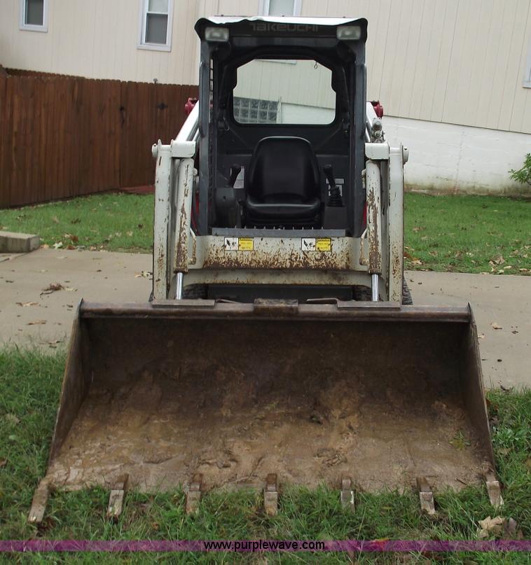 image for item 5855 2009 Takeucki TL120 skid steer