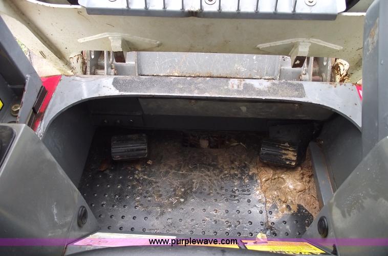 image for item 5855 2009 Takeucki TL120 skid steer