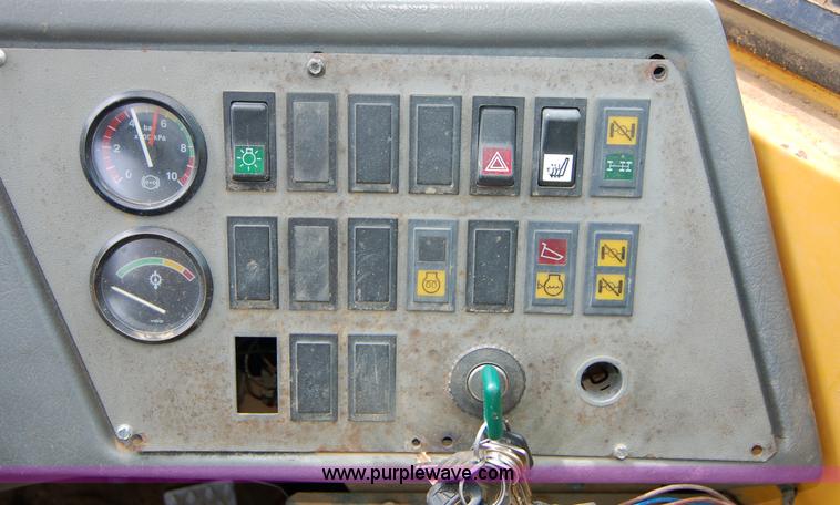 image for item 6040 1997 Volvo A30C articulated dump truck